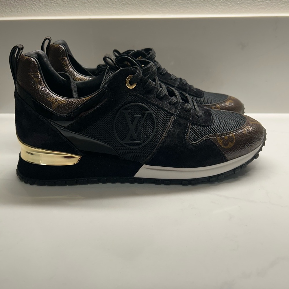 ***Authentic*** Louis Vuitton Run Away Sneaker size 38 1/2